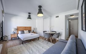 Atico Reformado Con Terraza En Lavapies